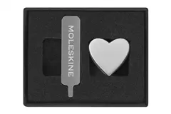 Een Moleskine Pin Heart Silver koop je bij Moleskine.nl