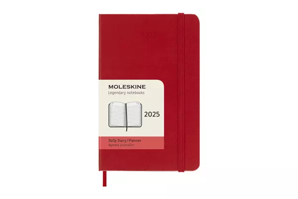 Een Moleskine 2025 12M Daily Hardcover Pocket Scarlet Red koop je bij Moleskine.nl