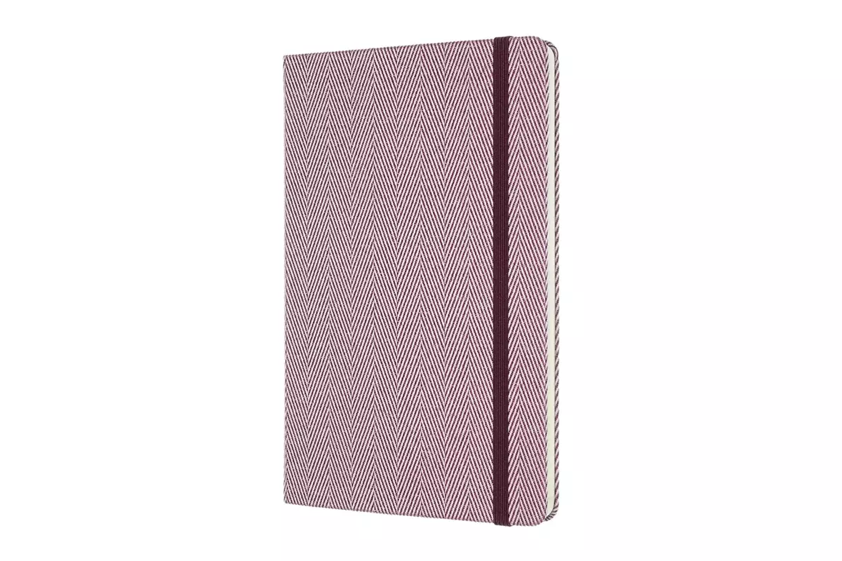 Een Moleskine Blend Collection Notebook Dotted Hardcover Large Harringbone Purple koop je bij Moleskine.nl