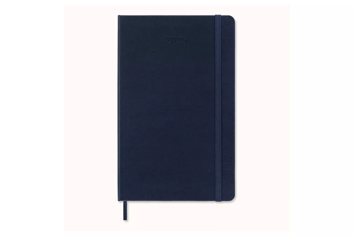 Een Moleskine 2025 12M Daily Hardcover Large Sapphire Blue koop je bij Moleskine.nl