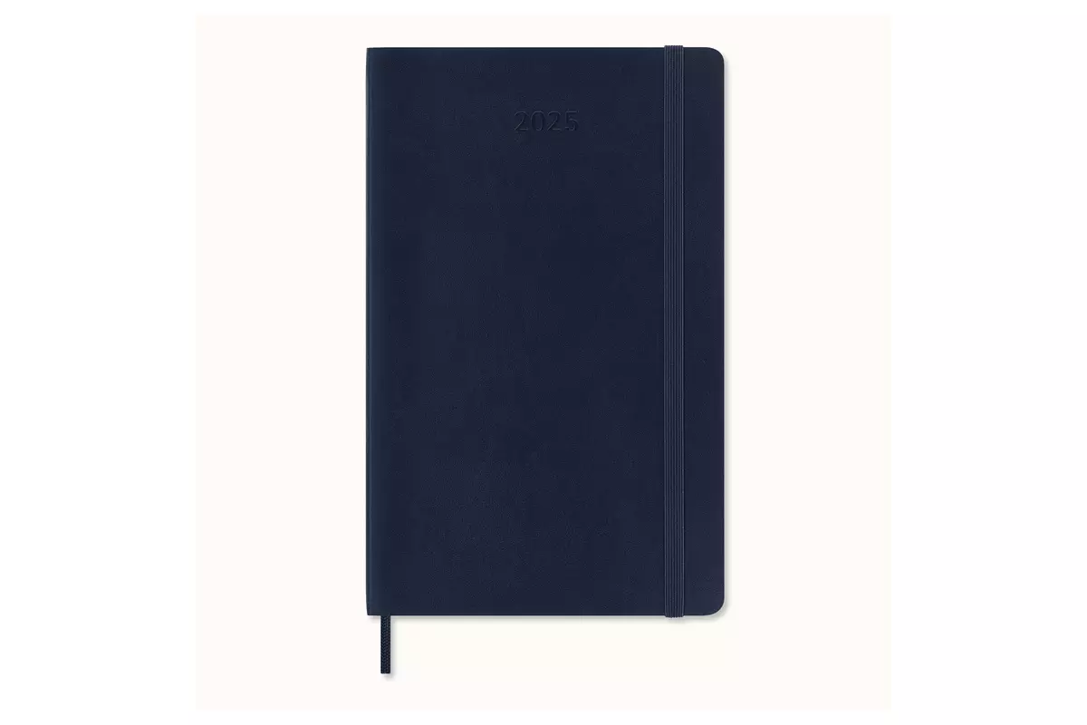 Een Moleskine 2025 12M Daily Softcover Large Sapphire Blue koop je bij Moleskine.nl