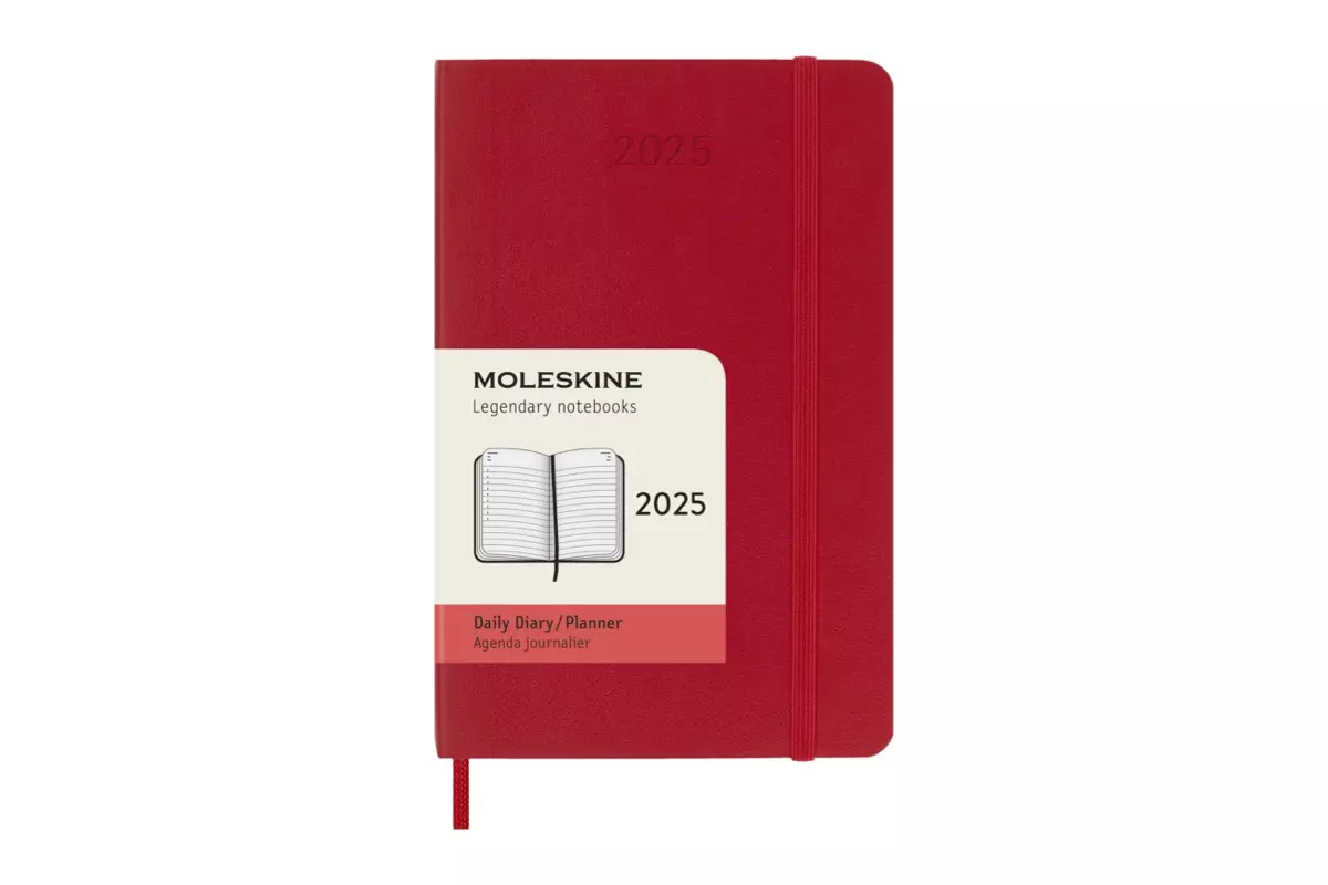 Een Moleskine 2025 12M Daily Softcover Pocket Scarlet Red koop je bij Moleskine.nl