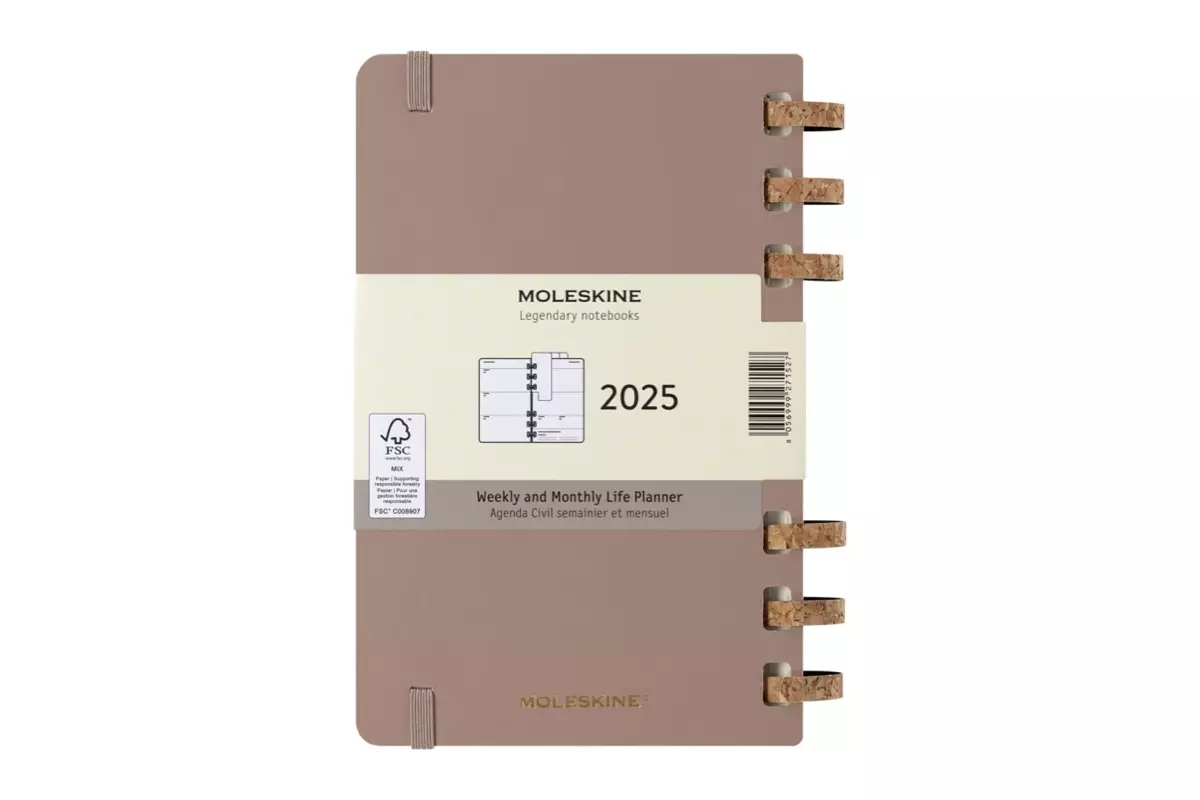 Een Moleskine 2025 12M Weekly/Monthly Life Spiral Planner Hardcover Large Crush Almond koop je bij Moleskine.nl