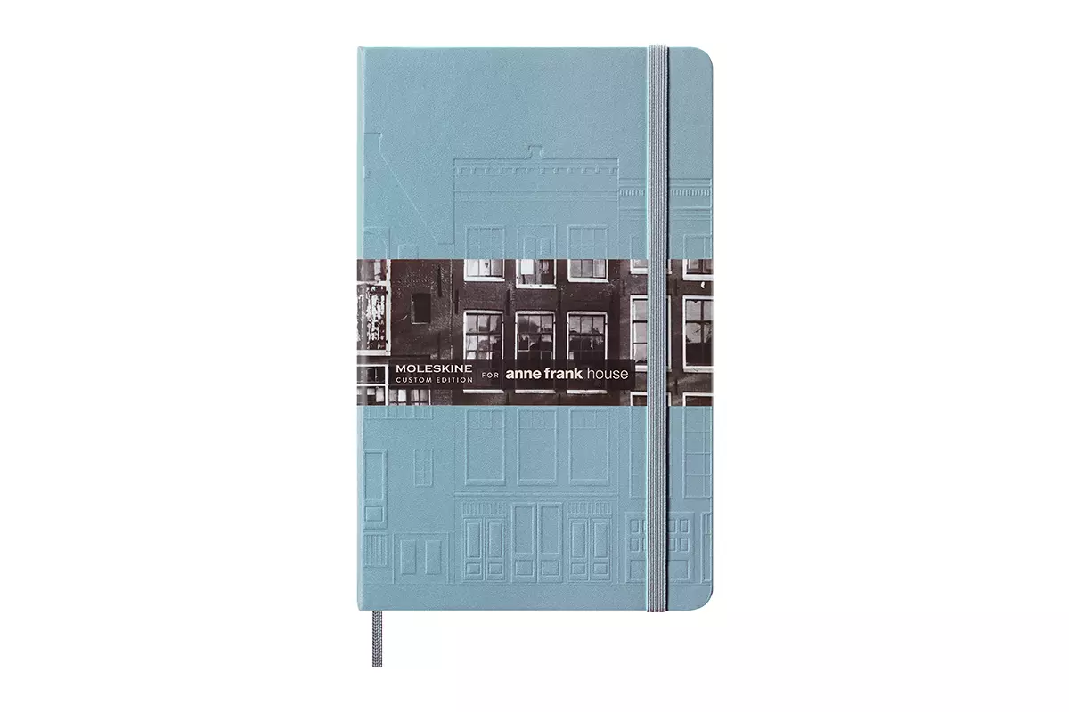 Een Moleskine x Anne Frank House Notebook Ruled Hardcover Large Ice Blue koop je bij Moleskine.nl