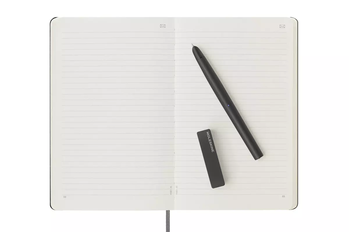 Een Moleskine Smart Writing Set (2022) with Smartpen and Ruled Black Notebook koop je bij Moleskine.nl